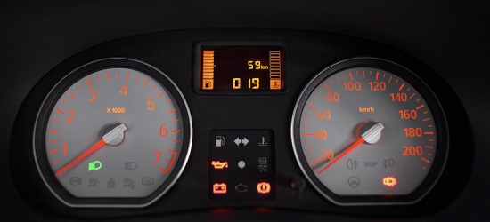 В модернизированном Renault Logan произвели инверсию мониторчика приборной панели, обновили температурный блок, а также поставили новый руль, уже знакомый по седану Symbol.