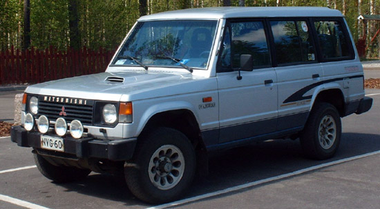 Mitsubishi Pajero первое поколение с удлиненным кузовом.