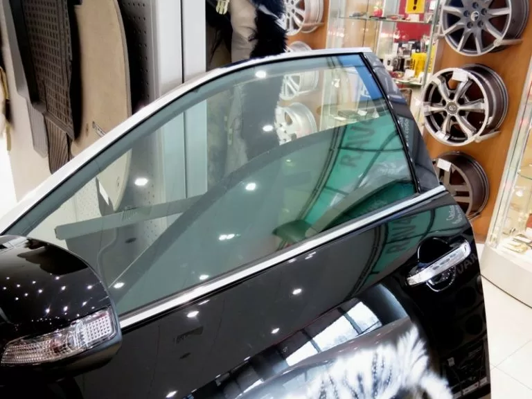 Двойные стекла тонировка Автоматическая тонировка заключается в установке двух стекол – одно из которых тонировано