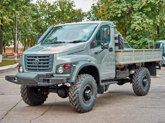 Внешний вид ГАЗ Садко Визуально новый автомобиль склоняется, наверное, ближе к «деду» ГАЗ-66, чем к Газ – 3308