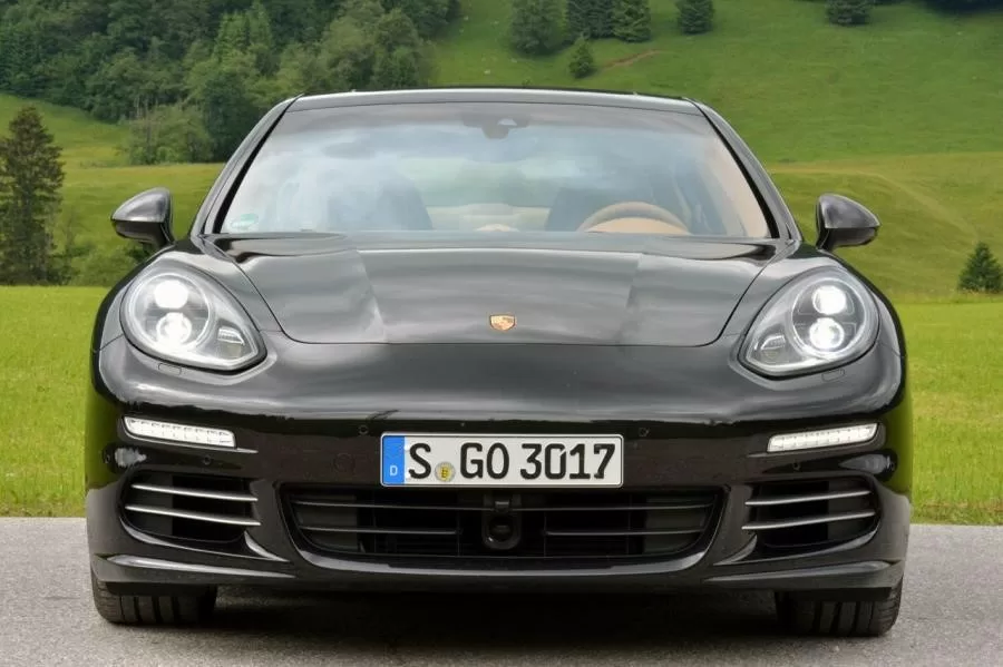 Porsche Panamera С 2016 года Porsche Panamera выпускается в обновленном кузове 971