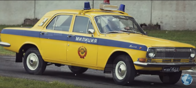 Почему милицейские машины в СССР были желто-синие?