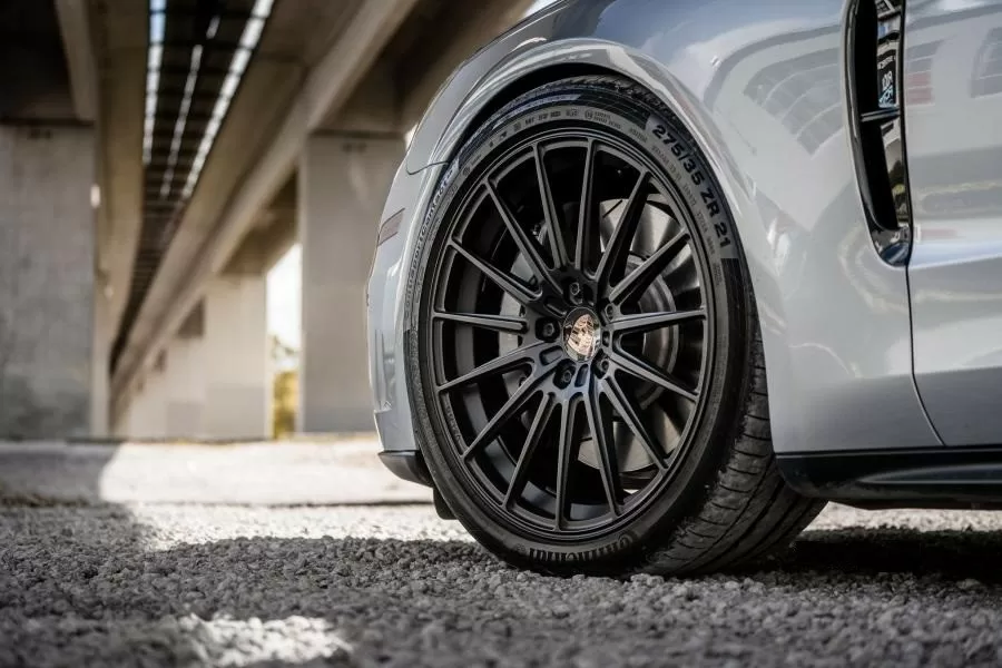 Диски Porsche Panamera Штатная модель оснащается колесами в 20 дюймов