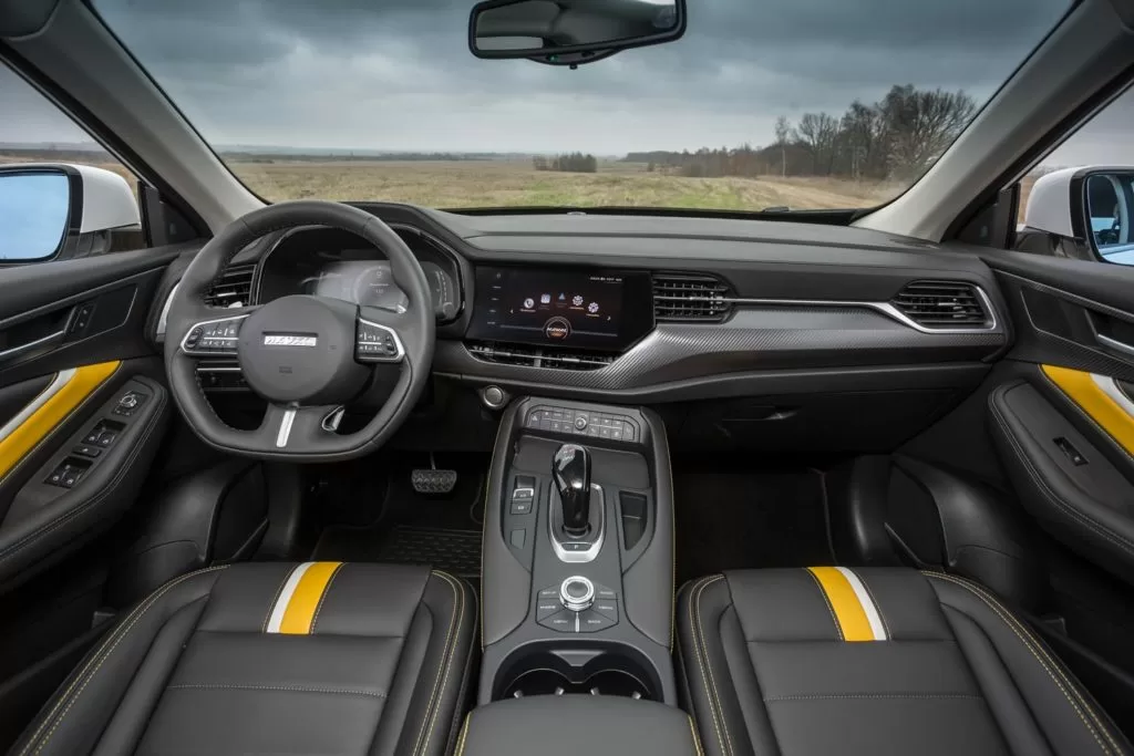 Салон Haval F7x Салон Haval F7X выглядит стильно