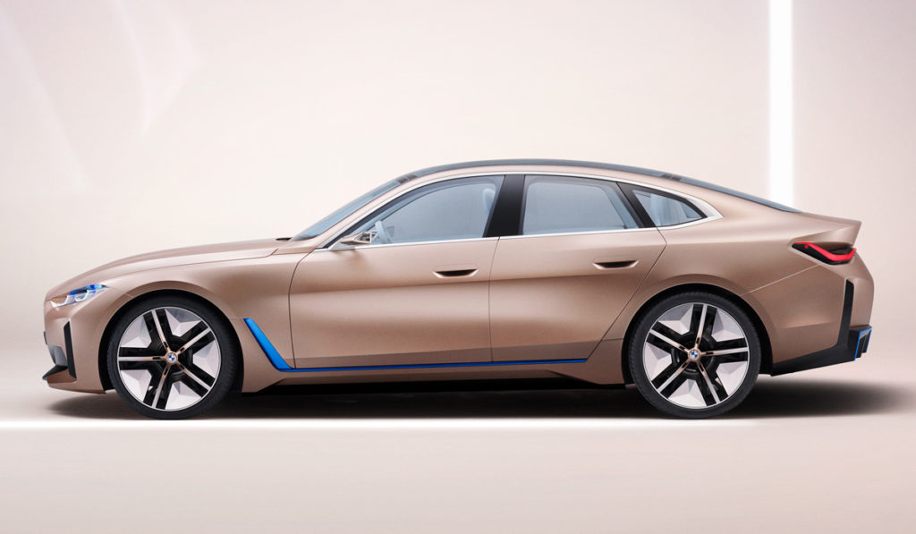 BMW i4 вид сбоку