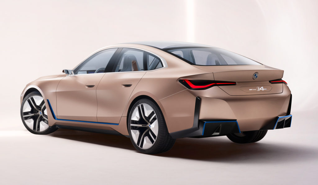 BMW i4 вид сзади