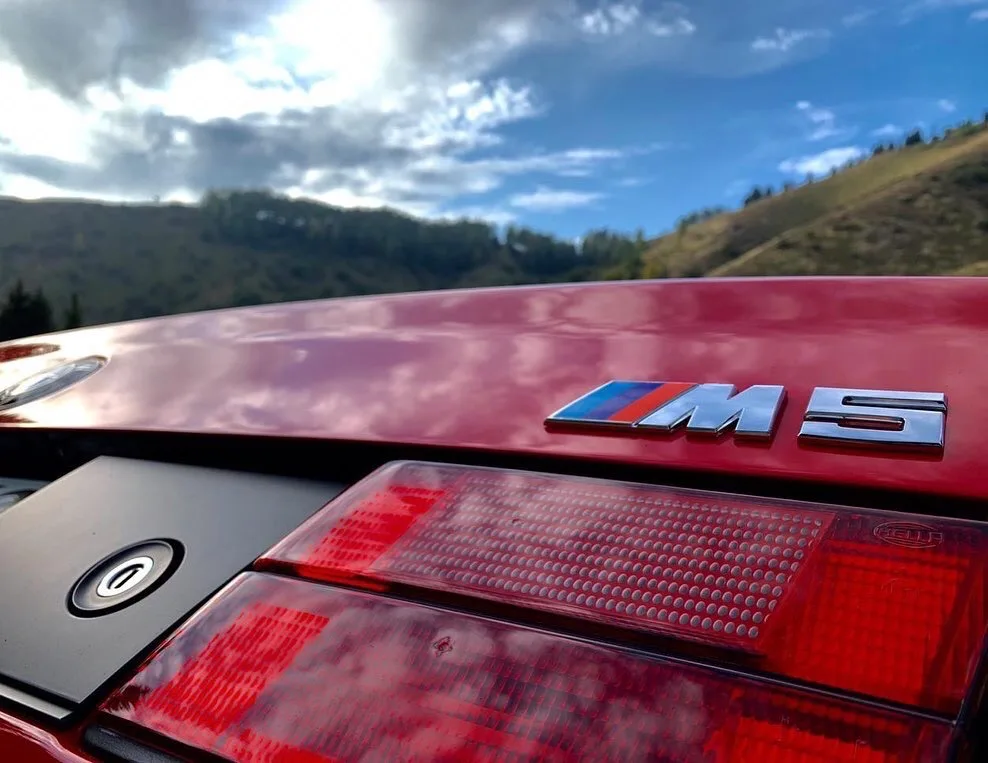 Не машина, а "пушка" - знаменитая BMW M5