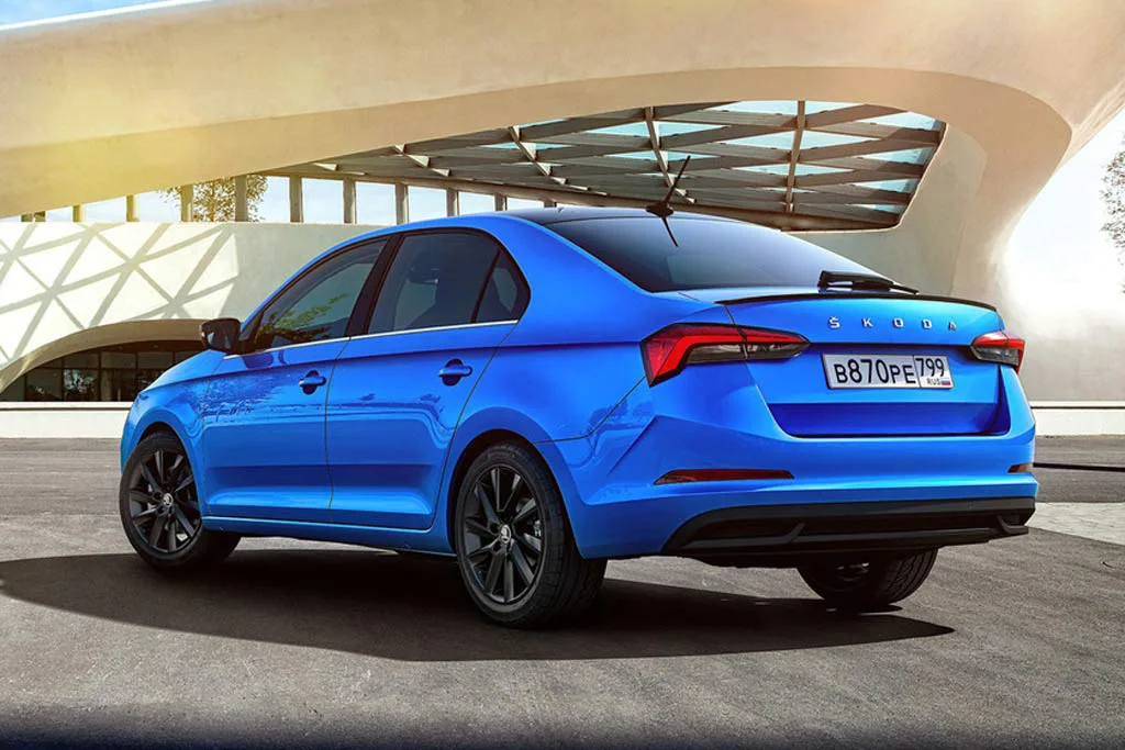 Skoda Rapid вид сзади
