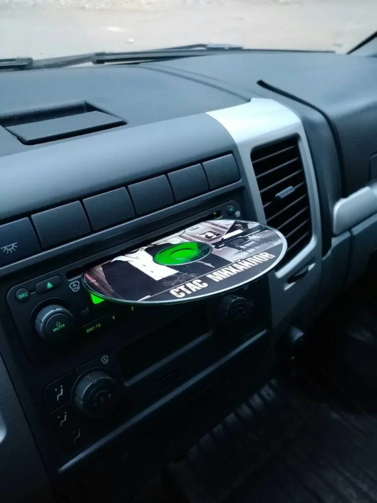 CD-диски в магнитоле