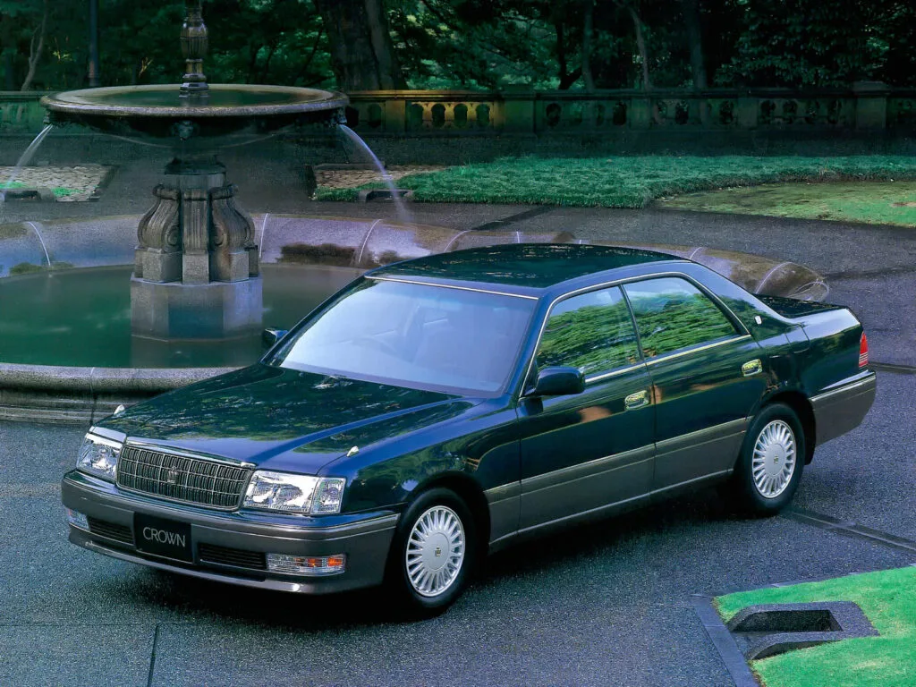 В 1987 году на Краун дебютирует V8 1UZ-FE, версия которая сделает данные двигатели бестселлером