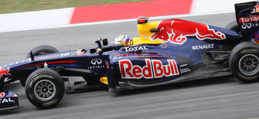 Red Bull Racing: как энергетический напиток связан с гонками