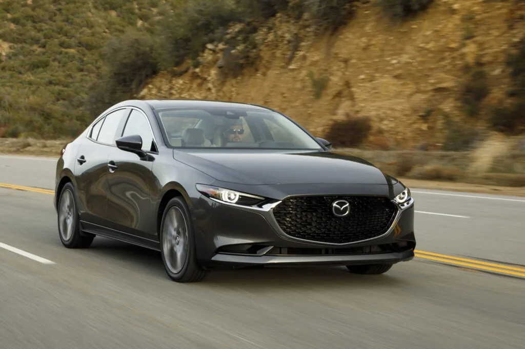 Mazda 3 в движении