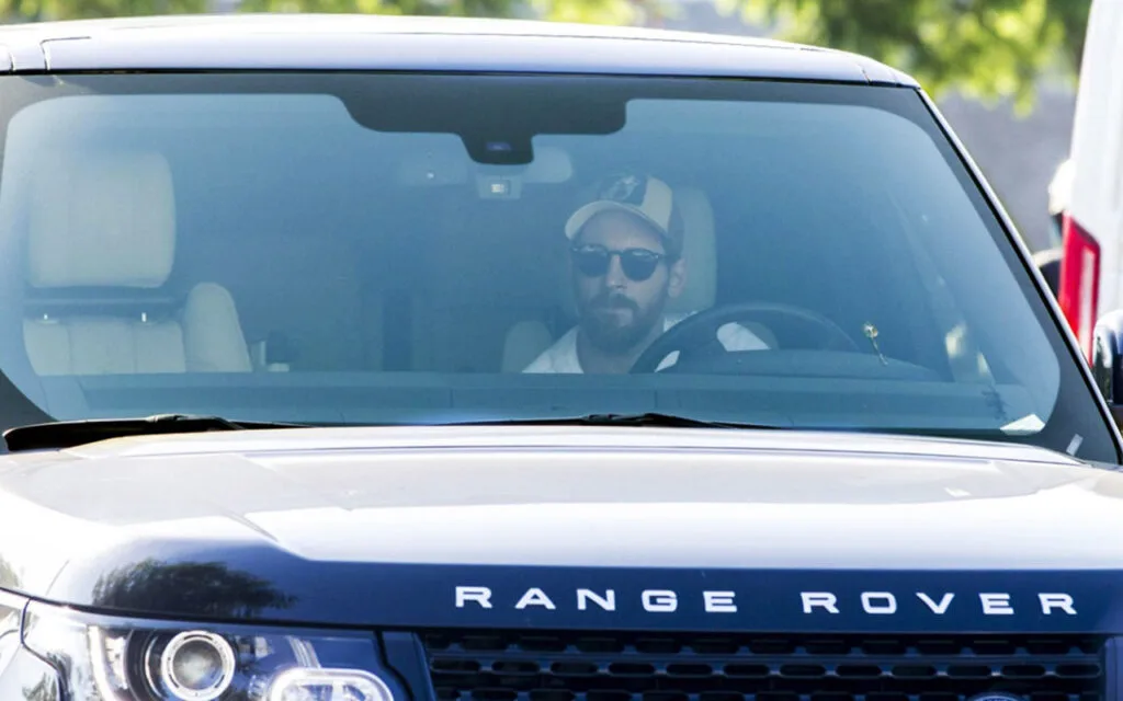 Месси за рулем своего любимого Range Rover