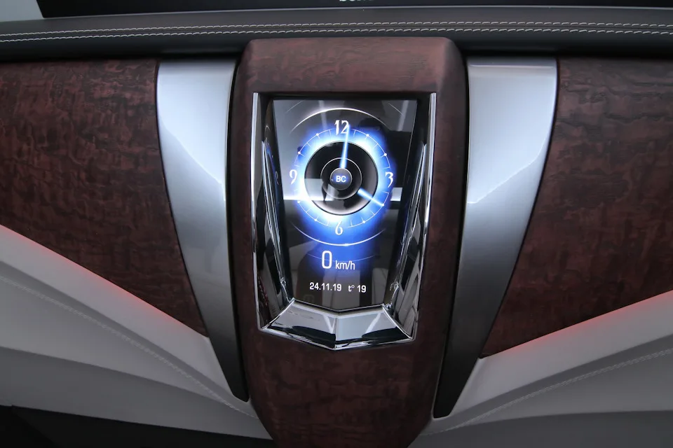 Cadillac Escalade: премиальный офис или роскошная комната отдыха