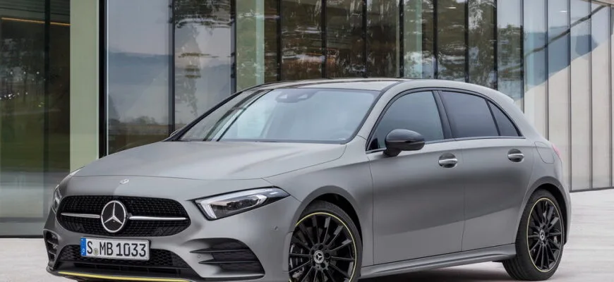 Mercedes-Benz A-class: младший, но все еще премиальный "мерс"