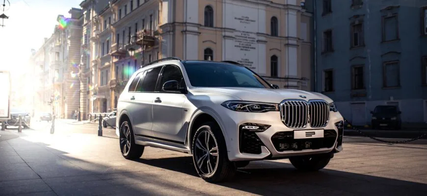BMW X7 - большие габариты, брутальность, мощь