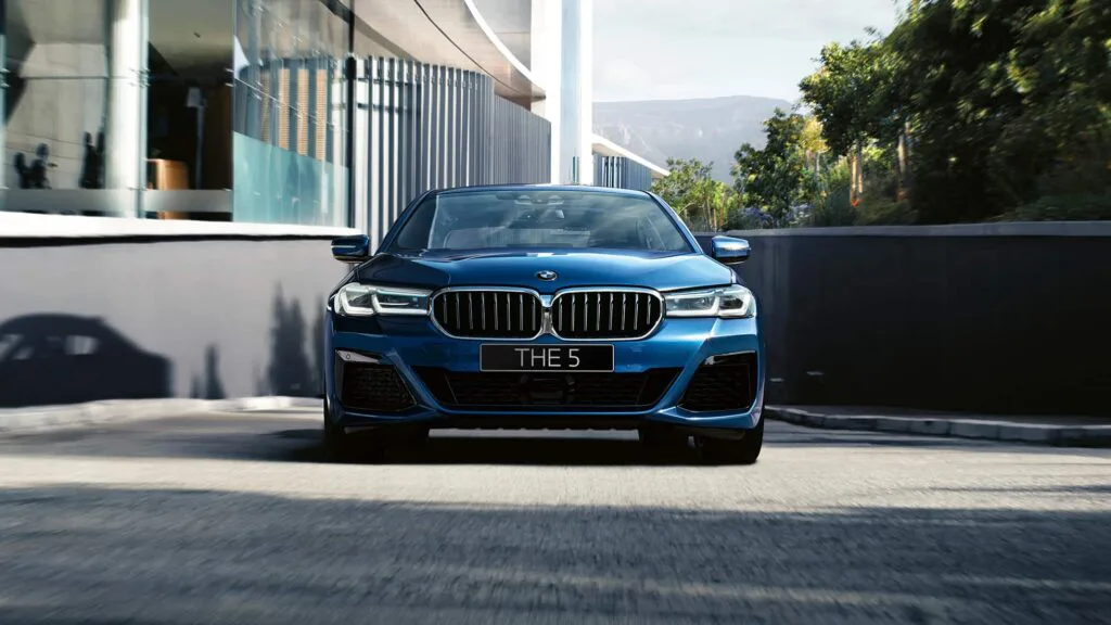 BMW 5-series седан, вид спереди