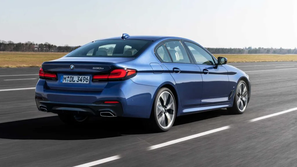 BMW 5-series седан, вид сзади