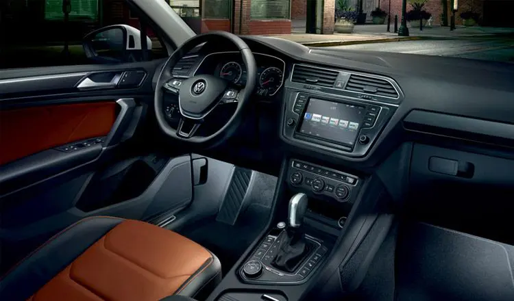 Обзор места водителя VW Tiguan