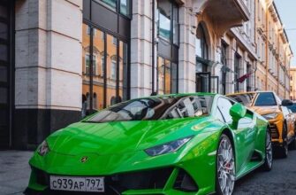 Парковка из Lamborghini - "маленькая Италия" в центре Санкт-Петербурга