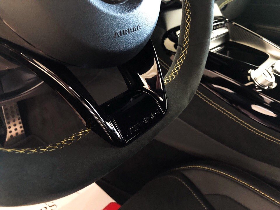 Mercedes-AMG GT R - настоящая акула автомобильного мира