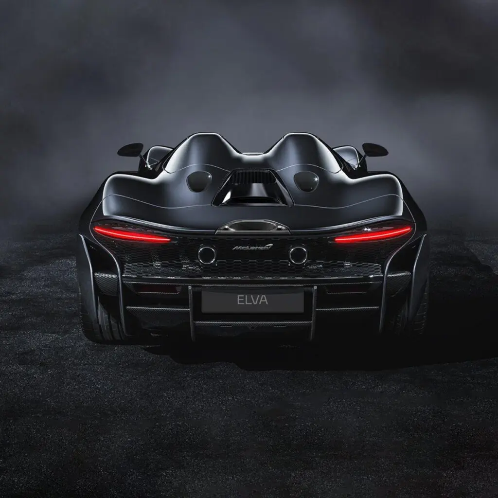 McLaren Elva, вид сзади