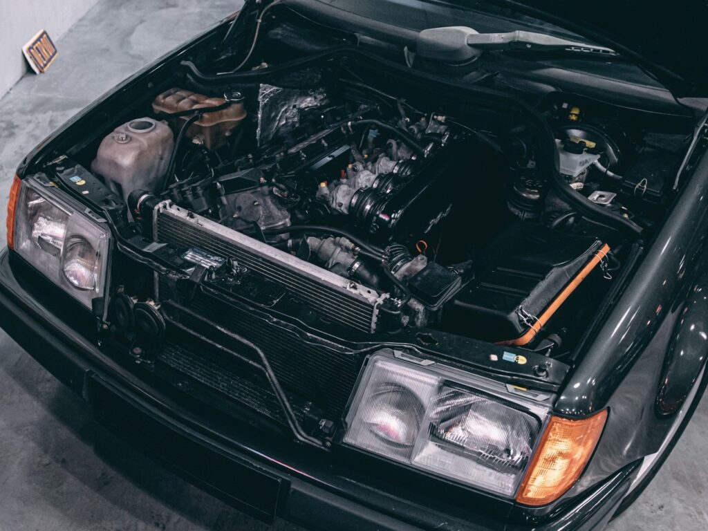 Mercedes-Benz с мотором от BMW прямиком из 80-х