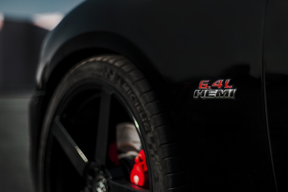 Dodge Charger SRT8 - "уличные и гоночные технологии"