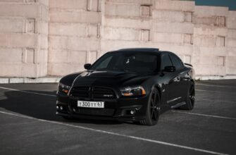 Dodge Charger SRT8 - "уличные и гоночные технологии"