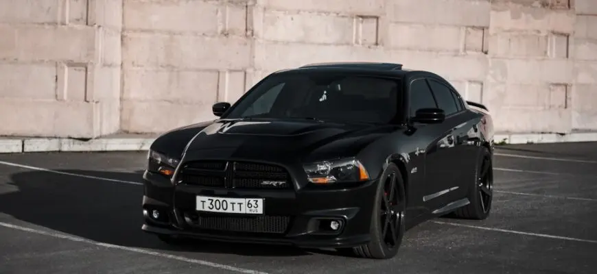 Dodge Charger SRT8 - "уличные и гоночные технологии"