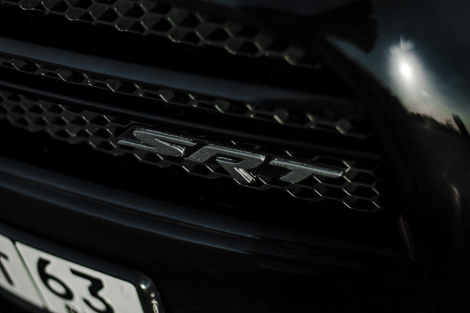 Dodge Charger SRT8 - "уличные и гоночные технологии"