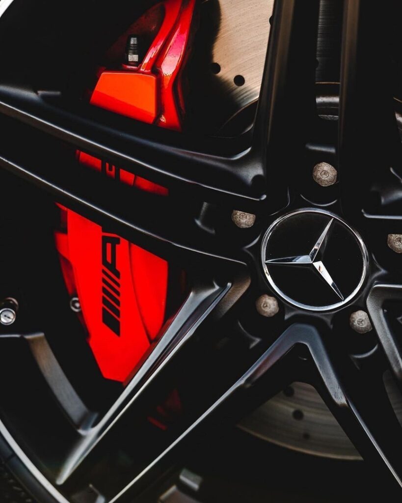 Mercedes-AMG A45 S - яркий внешне, яркий внутри