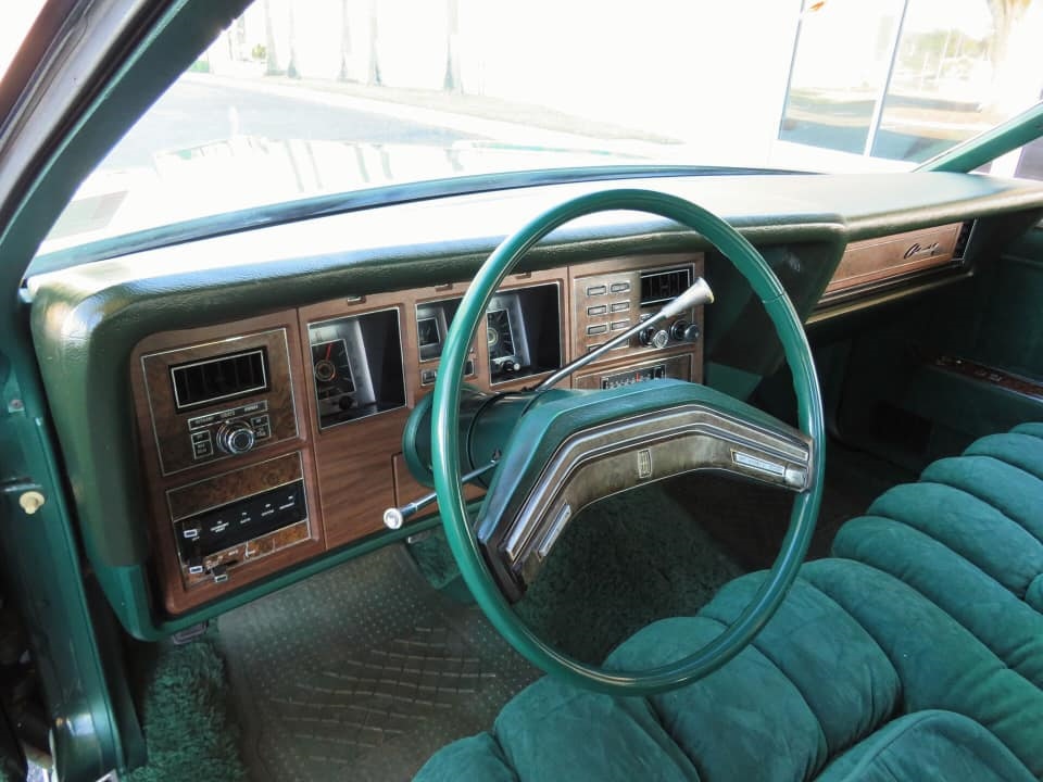 Lincoln Continental Mark IV с салоном типа "Версаль"