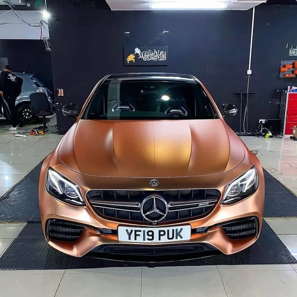 Бронзовый Mercedes-AMG E63 S W213 - мощность и стиль