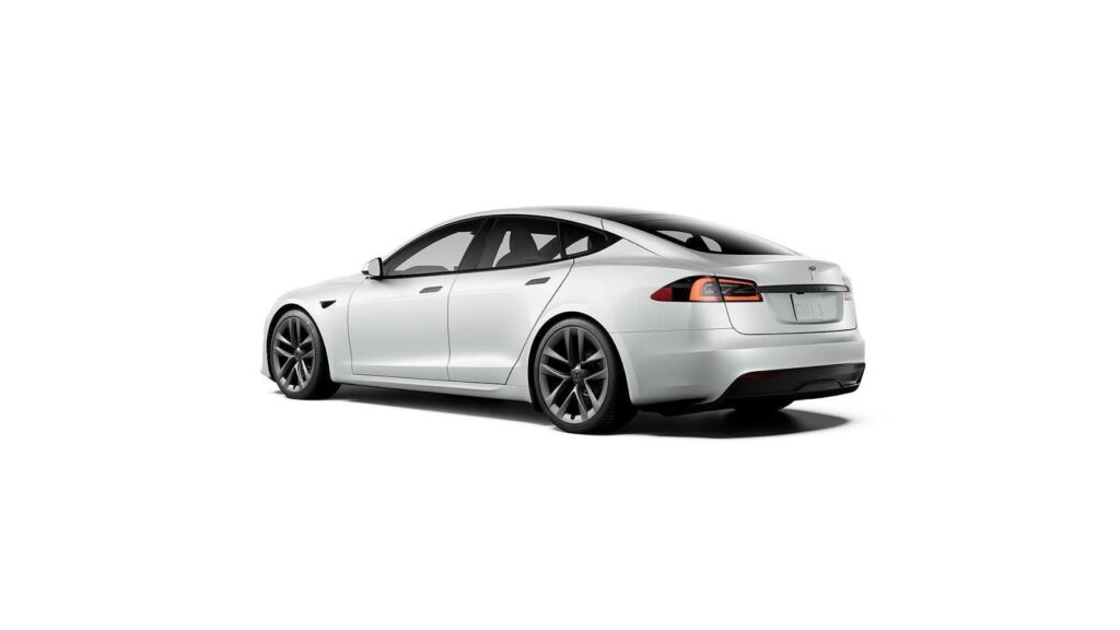 Tesla Model S вид сзади