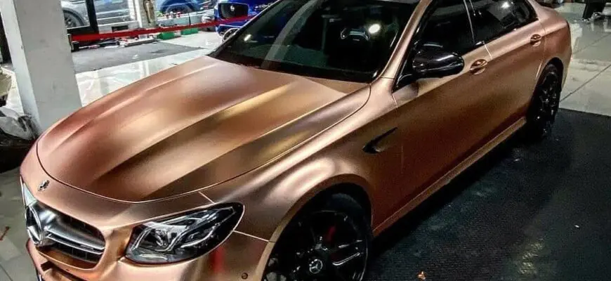 Бронзовый Mercedes-AMG E63 S W213 - мощность и стиль