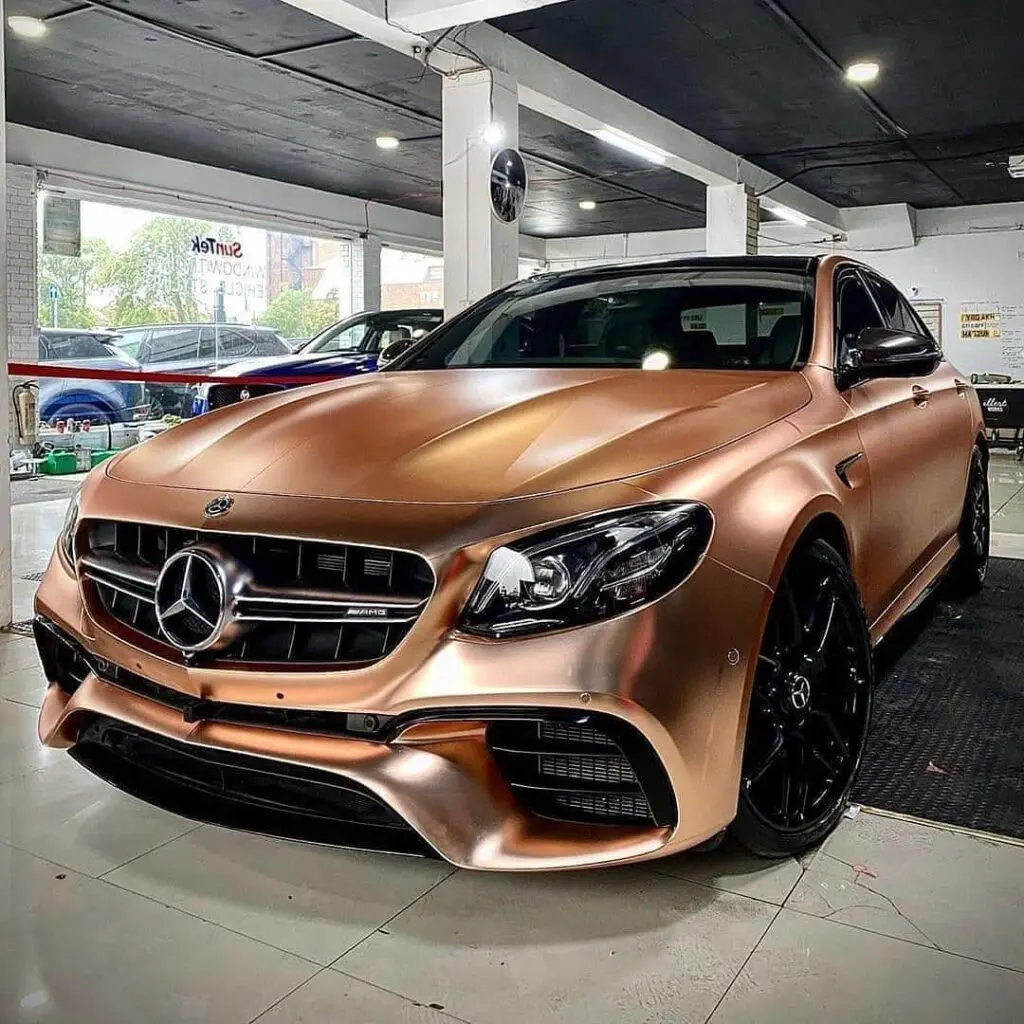 Бронзовый Mercedes-AMG E63 S W213 - мощность и стиль