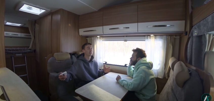 Видео: дом на колесах из большого автобуса своим руками