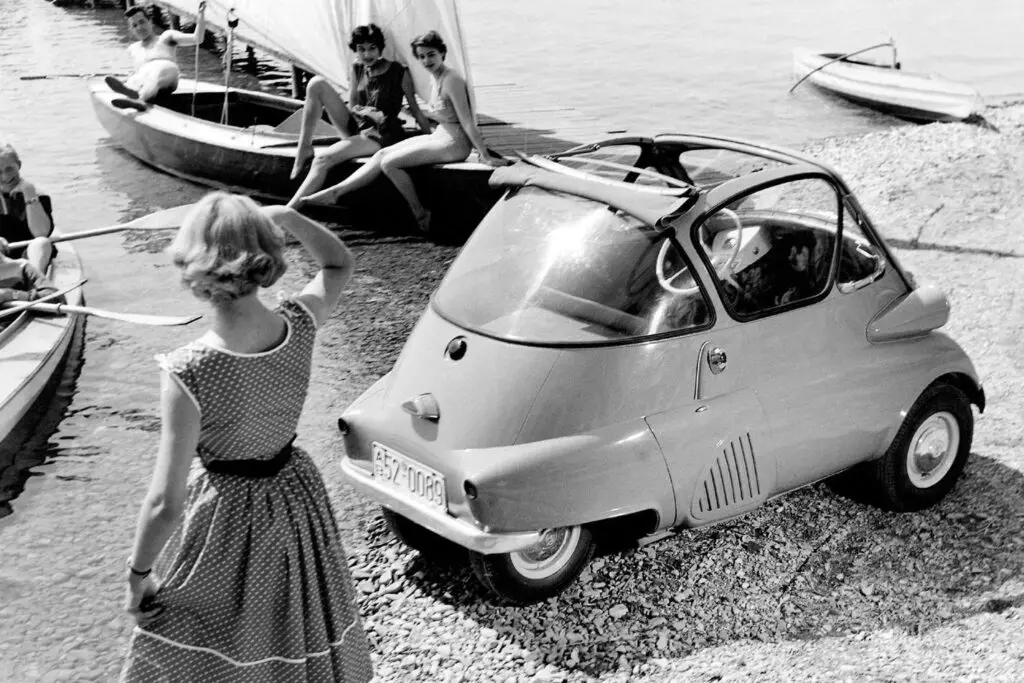 BMW Isetta на фото пятидесятых годов