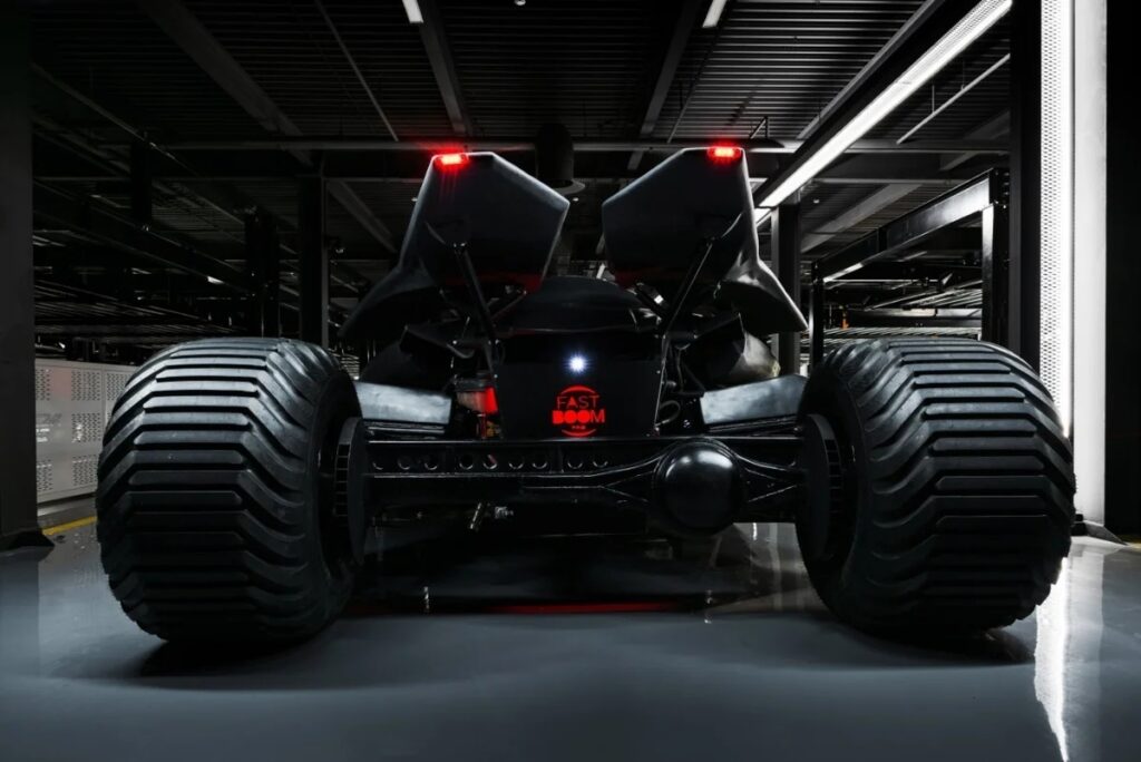 Супергеройский автомобиль Бэтмена в реальности