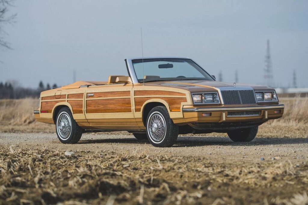 "Деревянный" кузов Chrysler LeBaron Town and Country - один из самых необычных Крайслеров