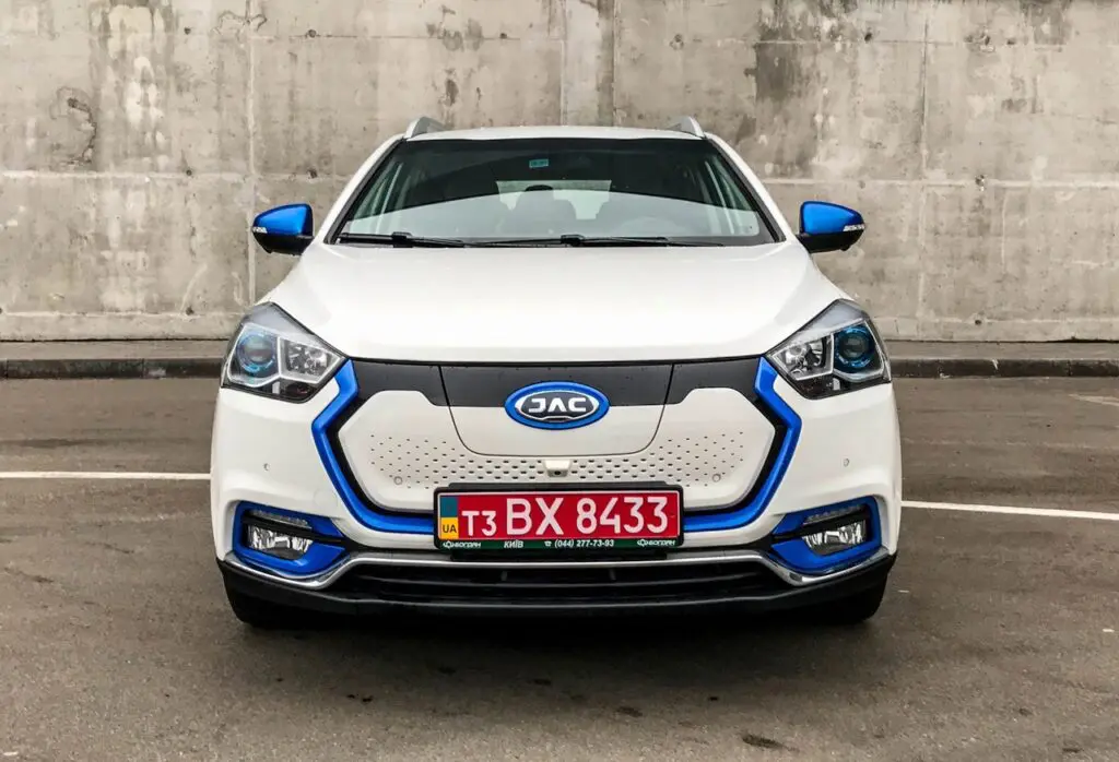 Один из самых доступных электрокаров в РФ на 2021 год - JAC iEV7S