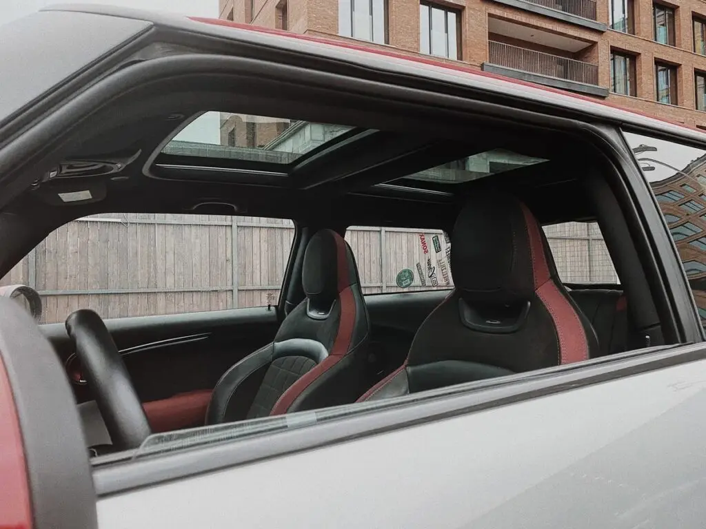 "Горячий" Mini Cooper за 1.6 млн рублей - дорого или по рынку?