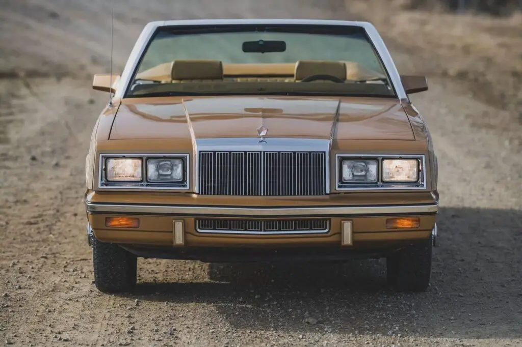 "Деревянный" кузов Chrysler LeBaron Town and Country - один из самых необычных Крайслеров
