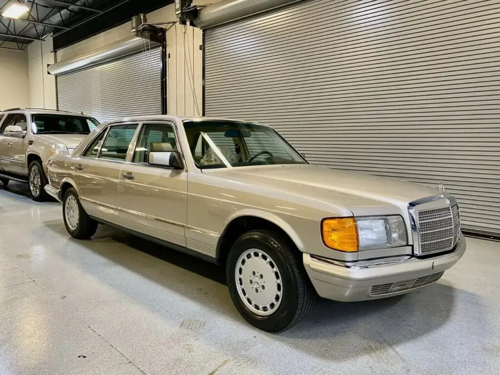 Mercedes-Benz W126 - так выглядит то, что в автомире называют "капсулой времени"