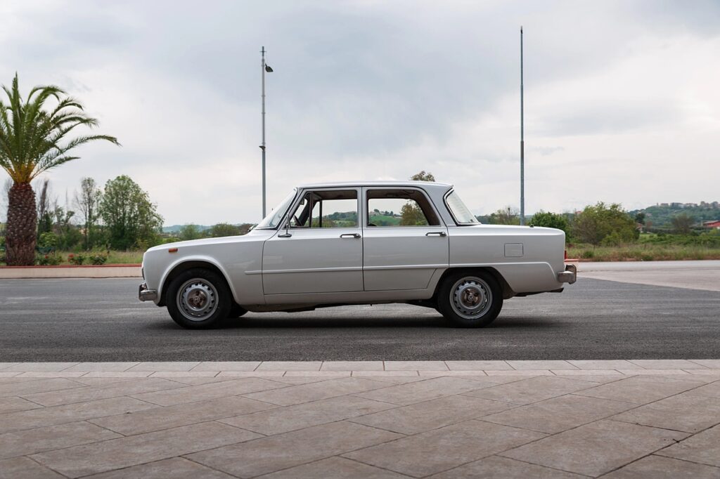 50-летний автомобиль типа "ретро" можно купить всего за 500 000 рублей?