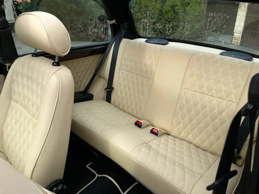 В продаже: Mini Cooper 2000 года выпуска за 2 млн рублей