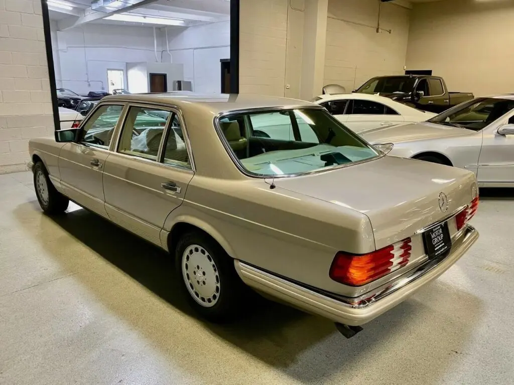 Mercedes-Benz W126 - так выглядит то, что в автомире называют "капсулой времени"