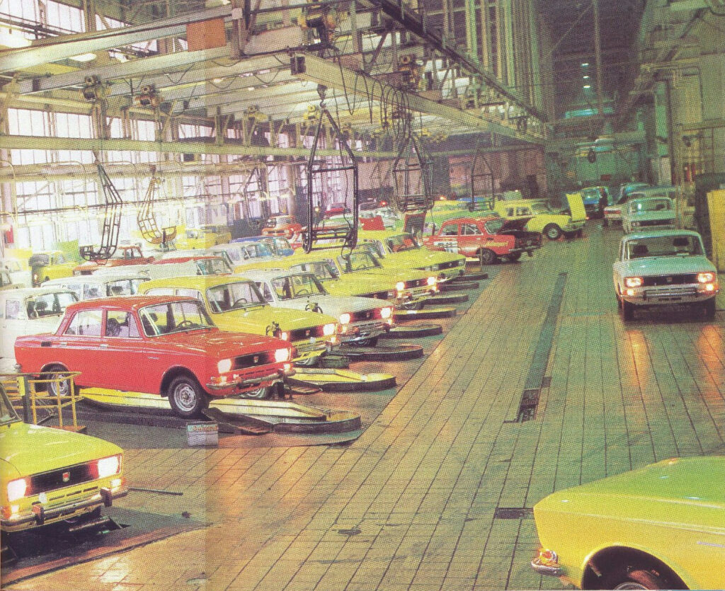 АЗЛК (автомобильный завод им. Ленинского комсомола) был одним из крупнейших в СССР автомобилестроительных заводов