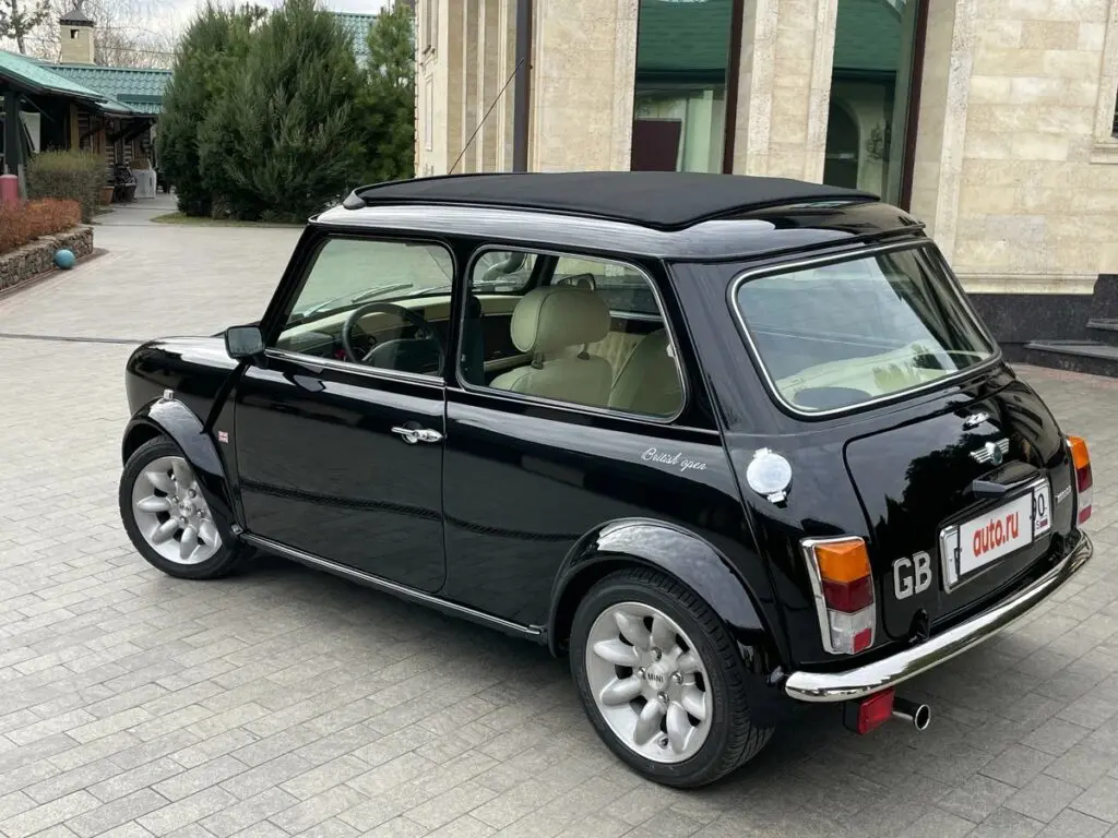В продаже: Mini Cooper 2000 года выпуска за 2 млн рублей